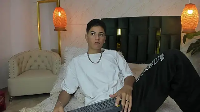 Snapshot of Levy_Steve chatting on November 13, 2025, 3:32 am Levy Steve online show from November 13, 2025, 3:32 am