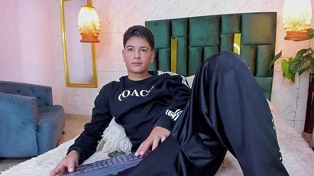 Snapshot of Levy_Steve chatting on September 21, 2025, 3:55 am Levy Steve online show from September 21, 2025, 3:55 am