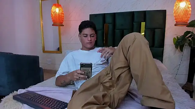 Snapshot of Levy_Steve chatting on September 10, 2025, 4:11 am Levy Steve online show from September 10, 2025, 4:11 am