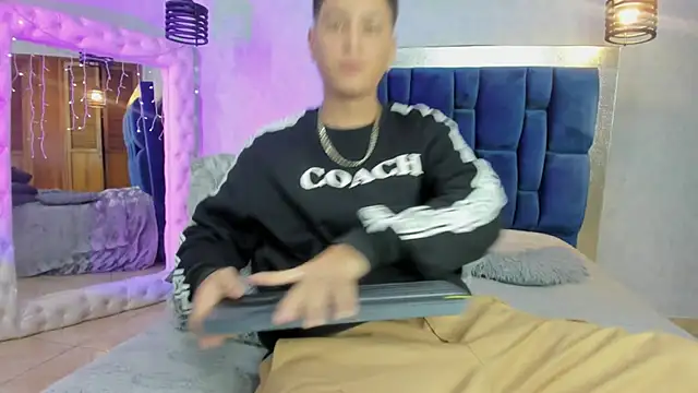 Snapshot of Levy_Steve chatting on December 5, 2025, 3:05 am Levy Steve online show from December 5, 2025, 3:05 am