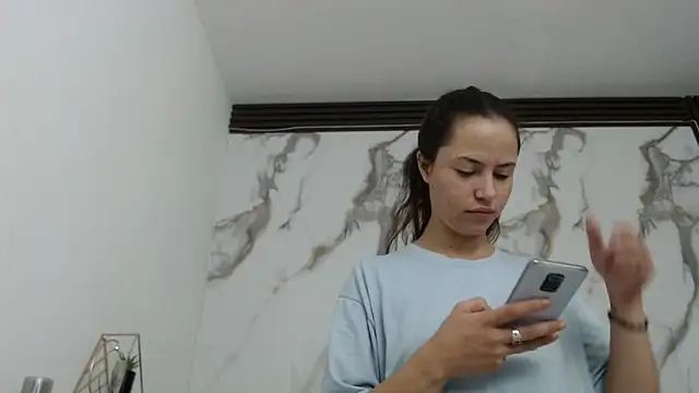 Snapshot of Lindsey8 chatting on March 27, 2026, 12:17 pm Lindsey8 online show from March 27, 2026, 12:17 pm