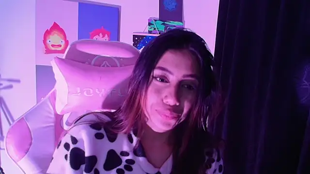 miss onlybaby online show from November 20, 2025, 5:19 am