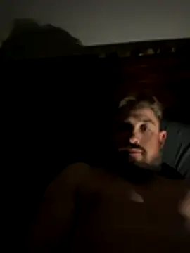 Snapshot of caliguy37 chatting on October 28, 2025, 3:40 am caliguy37 online show from October 28, 2025, 3:40 am