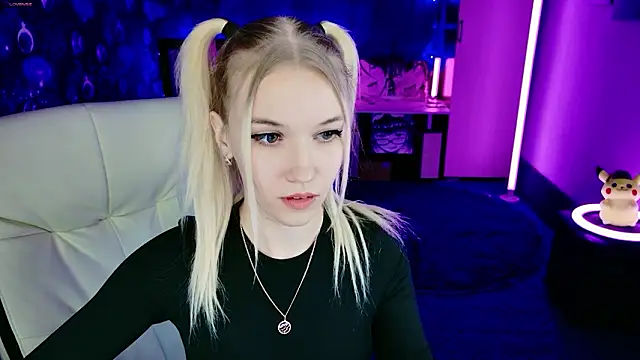 Snapshot of ShhhO_O chatting on March 7, 2026, 6:02 pm ShhhO O online show from March 7, 2026, 6:02 pm