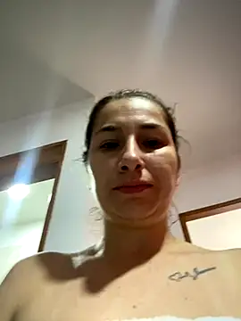 Iris love18 online show from October 22, 2025, 1:21 pm