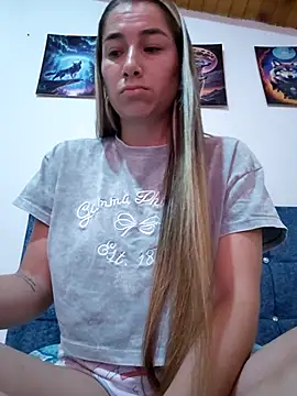 Snapshot of Iris_love18 chatting on June 19, 2026, 1:50 pm Iris love18 online show from June 19, 2026, 1:50 pm