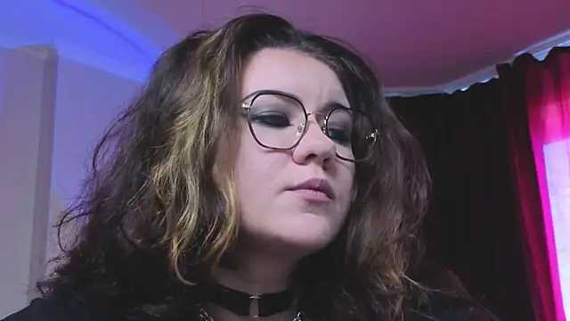 Snapshot of Laura_Karamazov chatting on October 8, 2025, 12:17 pm Laura Karamazov online show from October 8, 2025, 12:17 pm