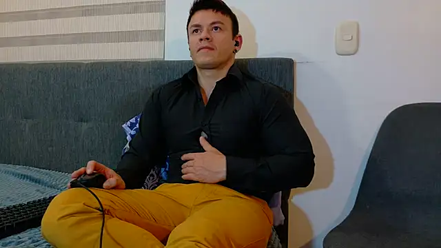Snapshot of MarksMuscle chatting on October 4, 2025, 5:53 am MarksMuscle online show from October 4, 2025, 5:53 am