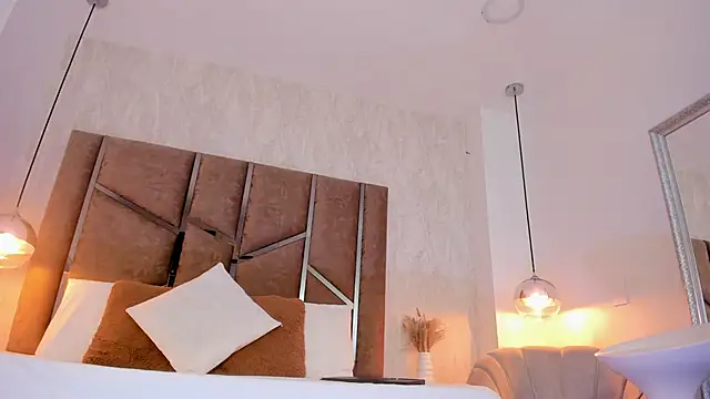 Martinaa Jones  online show from February 2, 2026, 12:26 pm