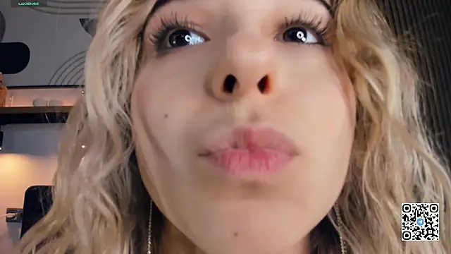 IngridHoll online show from February 7, 2025, 12:39 pm