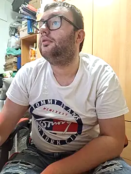 Snapshot of Javier_bear chatting on June 10, 2026, 12:50 pm Javier bear online show from June 10, 2026, 12:50 pm