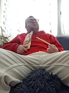 Javier bear online show from December 4, 2025, 2:05 pm