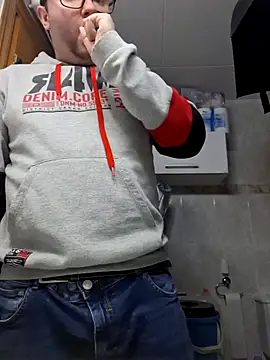 Snapshot of Javier_bear chatting on March 5, 2026, 2:13 pm Javier bear online show from March 5, 2026, 2:13 pm