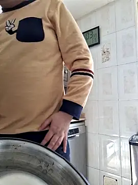 Snapshot of Javier_bear chatting on March 20, 2026, 10:05 am Javier bear online show from March 20, 2026, 10:05 am