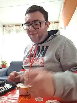 Snapshot of Javier_bear chatting on March 4, 2026, 2:03 pm Javier bear online show from March 4, 2026, 2:03 pm