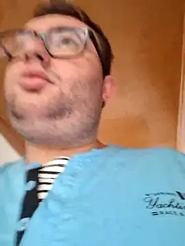 Snapshot of Javier_bear chatting on June 3, 2026, 9:10 am Javier bear online show from June 3, 2026, 9:10 am