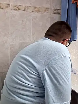 Javier bear online show from October 7, 2025, 8:04 am