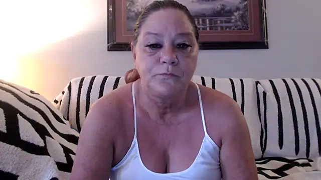 Snapshot of LexxiLeeds chatting on May 19, 2026, 10:44 am LexxiLeeds online show from May 19, 2026, 10:44 am