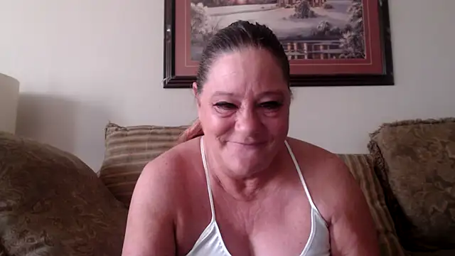 Snapshot of LexxiLeeds chatting on May 18, 2026, 11:04 am LexxiLeeds online show from May 18, 2026, 11:04 am