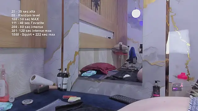 Snapshot of Elif_blond chatting on December 20, 2025, 11:18 pm Elif blond online show from December 20, 2025, 11:18 pm