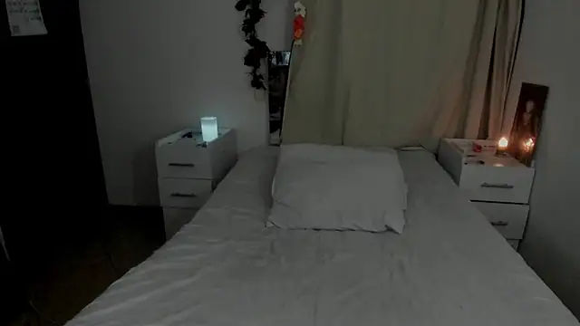 Lucyerobbie online show from March 21, 2026, 2:13 am