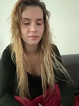 EmiliaCatalina online show from February 4, 2026, 5:52 pm