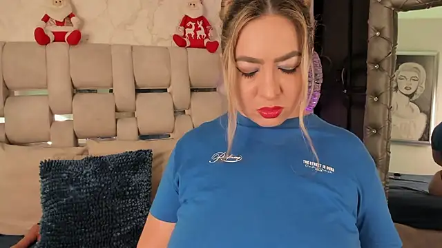 Snapshot of laura_bassi chatting on November 30, 2025, 5:41 am laura bassi online show from November 30, 2025, 5:41 am