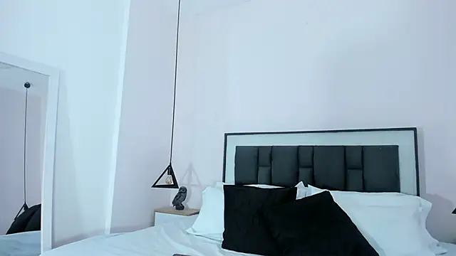 victoria cooper3 online show from November 23, 2025, 9:41 am