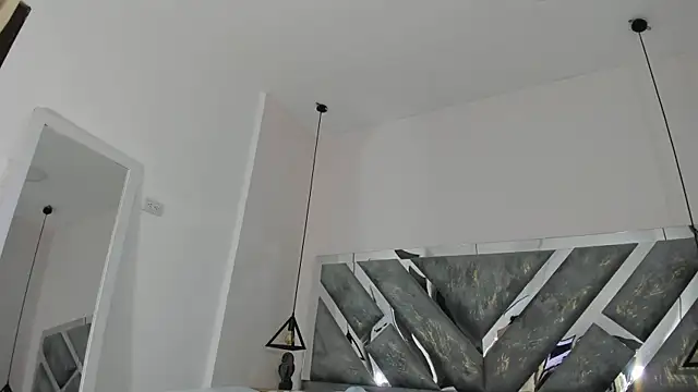 victoria cooper3 online show from December 5, 2025, 10:03 am