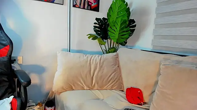 Snapshot of YalexaVelez chatting on October 17, 2025, 2:48 am YalexaVelez online show from October 17, 2025, 2:48 am