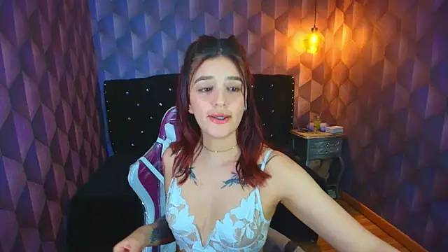 LiaHarryis online show from November 11, 2025, 6:03 pm