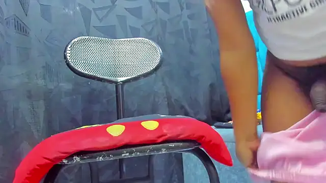 Snapshot of monsterdick_22cm chatting on October 18, 2025, 2:08 pm monsterdick 22cm online show from October 18, 2025, 2:08 pm