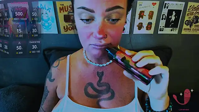 EllieOz online show from April 22, 2026, 1:51 pm