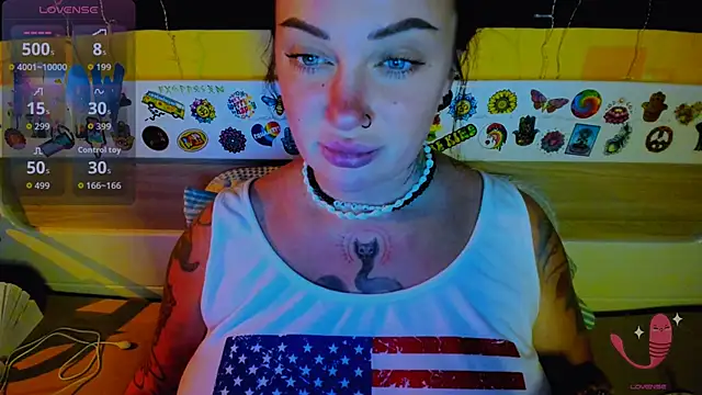 EllieOz online show from November 18, 2025, 6:22 pm