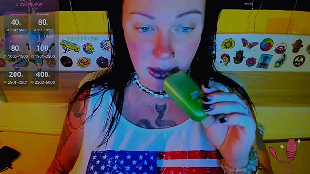 EllieOz online show from October 12, 2025, 3:57 pm