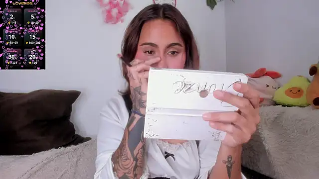 Snapshot of Violette-Ramirez01 chatting on October 11, 2025, 6:09 pm Violette-Ramirez01 online show from October 11, 2025, 6:09 pm