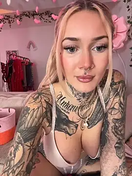 Snapshot of Stella-Kink chatting on December 3, 2025, 11:09 am Stella-Kink online show from December 3, 2025, 11:09 am