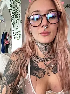 Snapshot of Stella-Kink chatting on October 21, 2025, 2:16 pm Stella-Kink online show from October 21, 2025, 2:16 pm