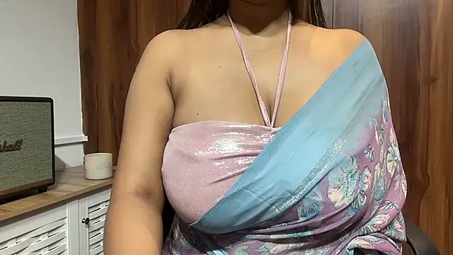 julie 08 online show from January 5, 2026, 6:22 pm