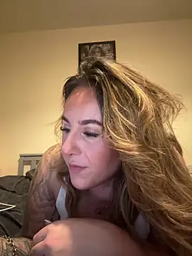 Snapshot of Miss_emilee chatting on December 21, 2025, 11:49 pm Miss emilee online show from December 21, 2025, 11:49 pm