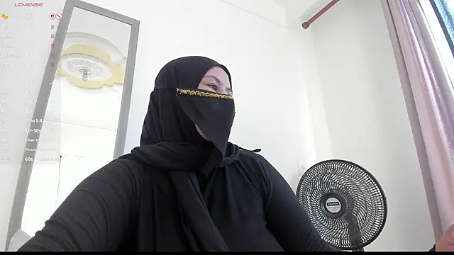 Amina hafsa online show from April 4, 2026, 8:04 pm