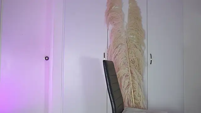 Snapshot of roselinedior chatting on October 9, 2025, 1:55 pm roselinedior online show from October 9, 2025, 1:55 pm