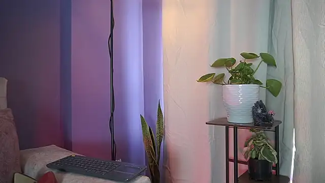 Snapshot of roselinedior chatting on July 13, 2026, 5:12 pm roselinedior online show from July 13, 2026, 5:12 pm
