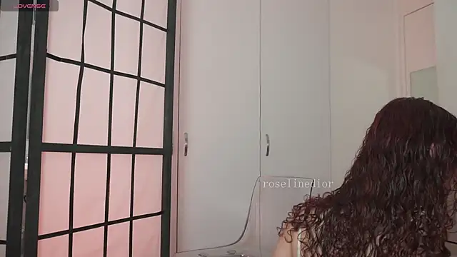 Snapshot of roselinedior chatting on May 8, 2026, 9:18 pm roselinedior online show from May 8, 2026, 9:18 pm