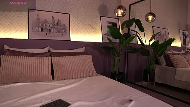 ElleDiane online show from November 23, 2025, 12:53 am