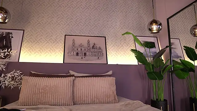ElleDiane online show from June 8, 2026, 1:28 am