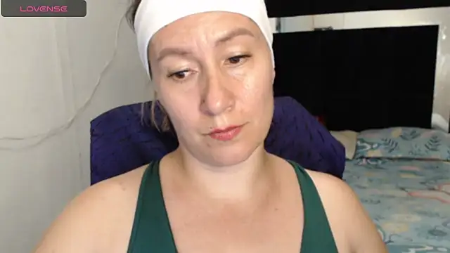 CATRINA-83 online show from May 5, 2026, 10:57 pm
