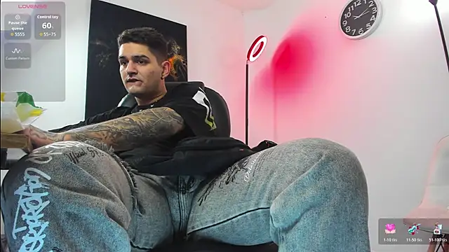 Snapshot of Nicolas_Fellener chatting on November 3, 2025, 5:12 am Nicolas Fellener online show from November 3, 2025, 5:12 am