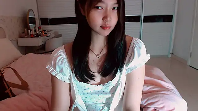 -Lucky Girl online show from May 5, 2026, 2:36 am