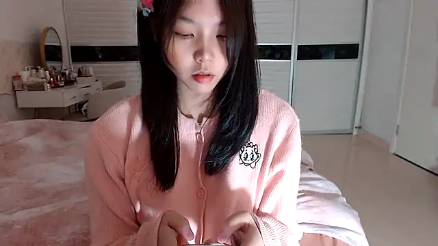 -Lucky Girl online show from November 12, 2025, 3:21 am